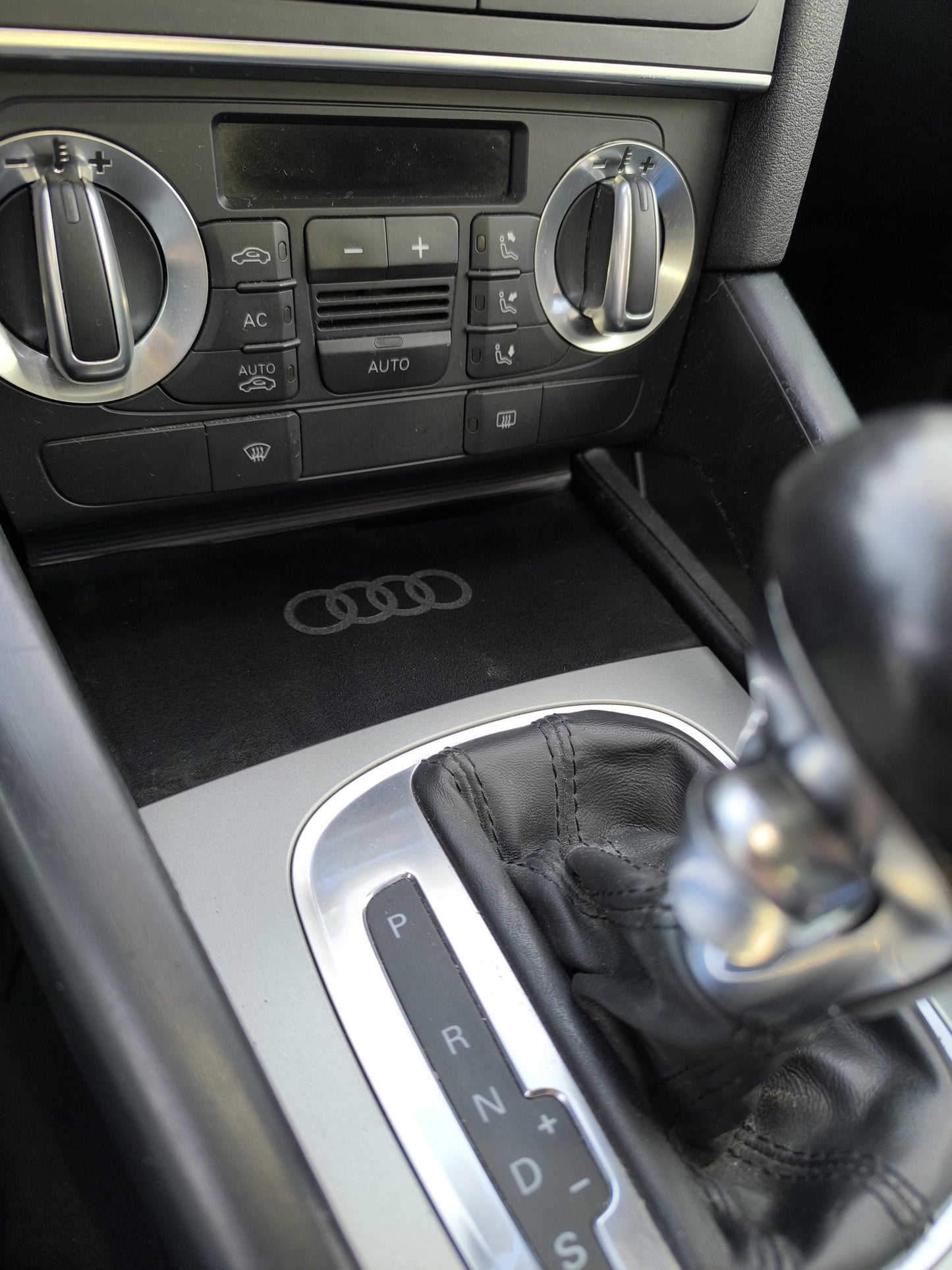 Audi A3 8p wireless charger
